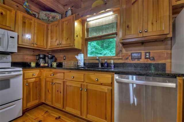 133 Muller Lane, Ellijay, GA 30540