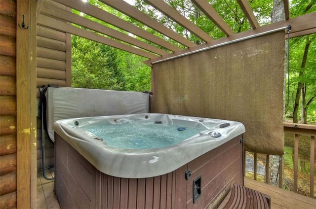 133 Muller Lane, Ellijay, GA 30540