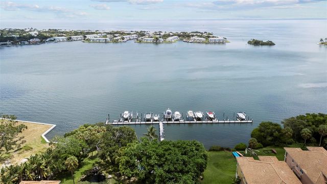 185 BANYAN BAY DRIVE, St Petersburg, FL 33705