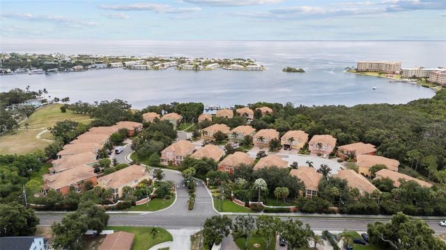 185 BANYAN BAY DRIVE, St Petersburg, FL 33705