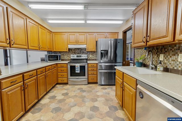 5665 Silverton Rd NE, Salem, OR 97305
