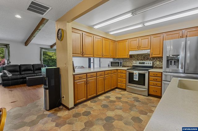 5665 Silverton Rd NE, Salem, OR 97305