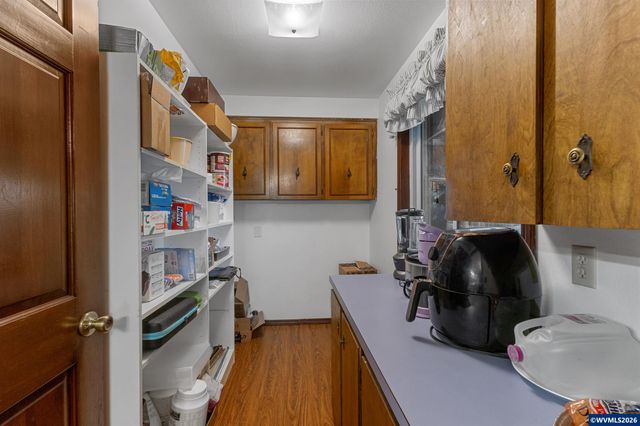 5665 Silverton Rd NE, Salem, OR 97305