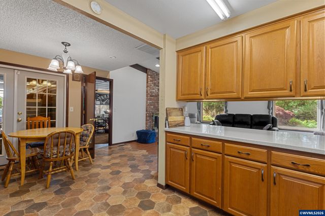 5665 Silverton Rd NE, Salem, OR 97305