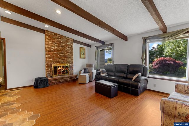 5665 Silverton Rd NE, Salem, OR 97305