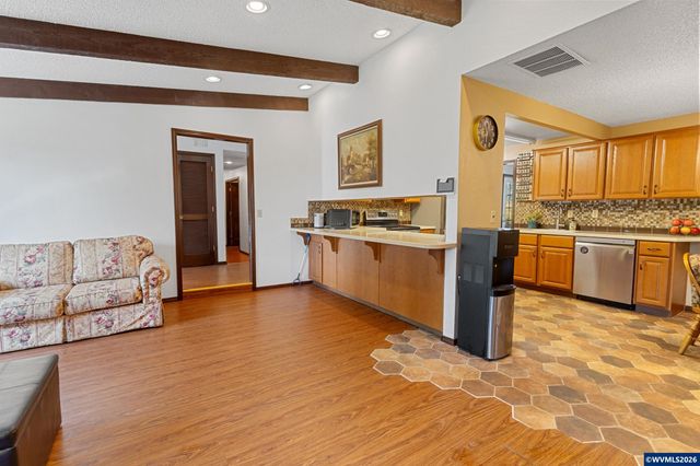 5665 Silverton Rd NE, Salem, OR 97305