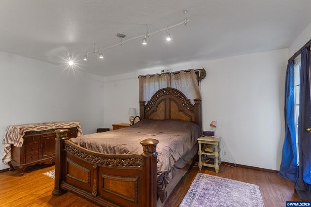 5665 Silverton Rd NE, Salem, OR 97305