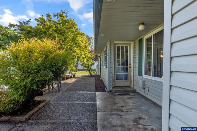 5665 Silverton Rd NE, Salem, OR 97305