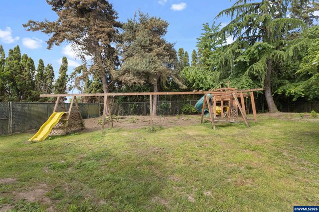 5665 Silverton Rd NE, Salem, OR 97305