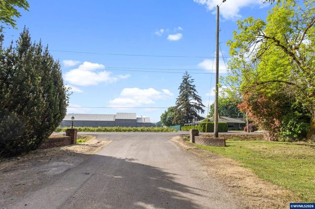 5665 Silverton Rd NE, Salem, OR 97305