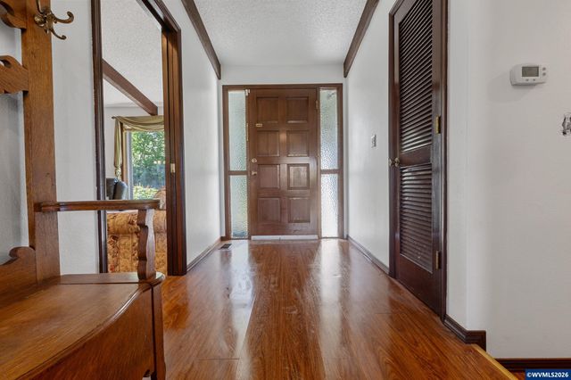 5665 Silverton Rd NE, Salem, OR 97305