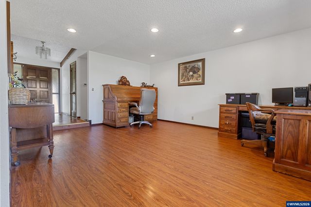 5665 Silverton Rd NE, Salem, OR 97305