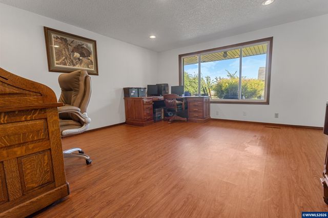 5665 Silverton Rd NE, Salem, OR 97305