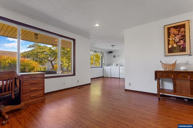 5665 Silverton Rd NE, Salem, OR 97305