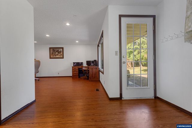 5665 Silverton Rd NE, Salem, OR 97305