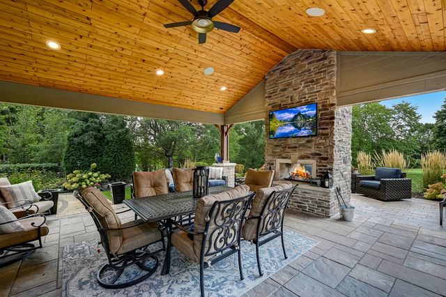 12165 W Castle Drive, Mokena, IL 60448