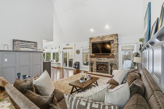 12165 W Castle Drive, Mokena, IL 60448