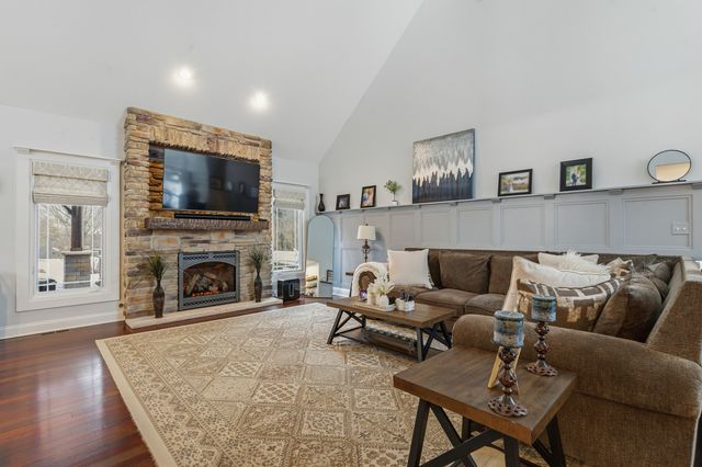 12165 W Castle Drive, Mokena, IL 60448