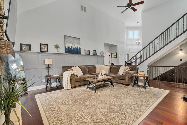 12165 W Castle Drive, Mokena, IL 60448