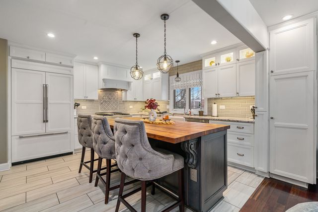 12165 W Castle Drive, Mokena, IL 60448