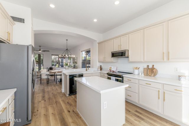 4382 E BRILES Road, Phoenix, AZ 85050