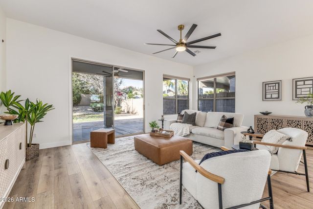 4382 E BRILES Road, Phoenix, AZ 85050