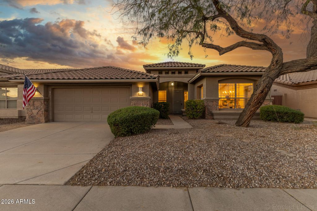 4382 E BRILES Road, Phoenix, AZ 85050
