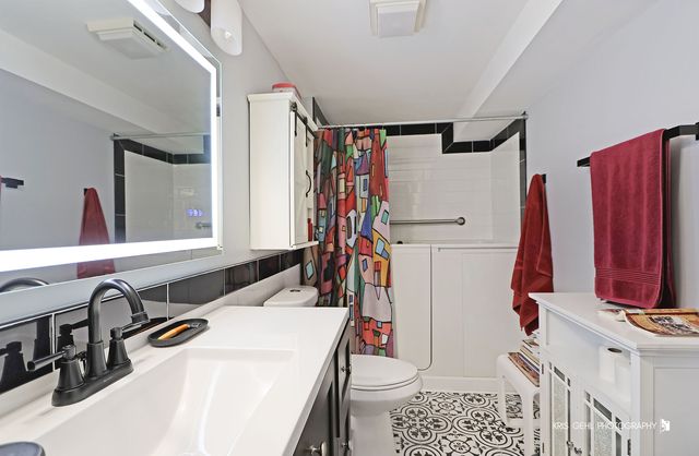 2428 Bridle Circle, Round Lake Beach, IL 60073