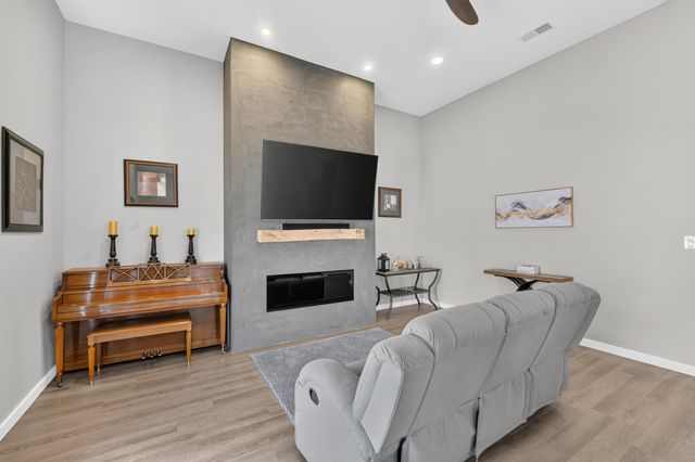 436 Dennis Court NE, Los Lunas, NM 87031