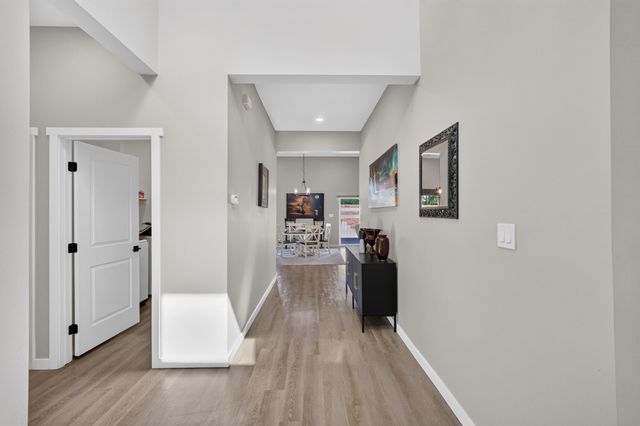 436 Dennis Court NE, Los Lunas, NM 87031