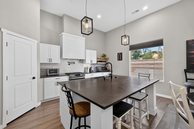 436 Dennis Court NE, Los Lunas, NM 87031