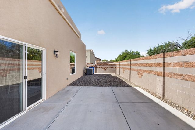 436 Dennis Court NE, Los Lunas, NM 87031