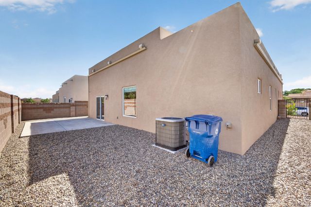 436 Dennis Court NE, Los Lunas, NM 87031