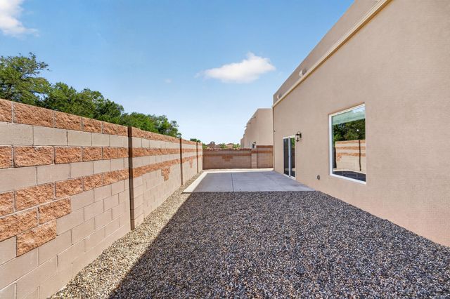 436 Dennis Court NE, Los Lunas, NM 87031