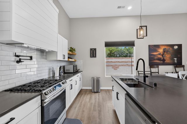 436 Dennis Court NE, Los Lunas, NM 87031