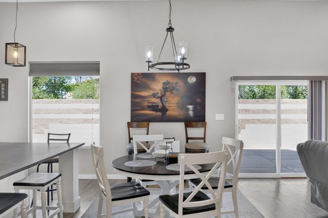 436 Dennis Court NE, Los Lunas, NM 87031