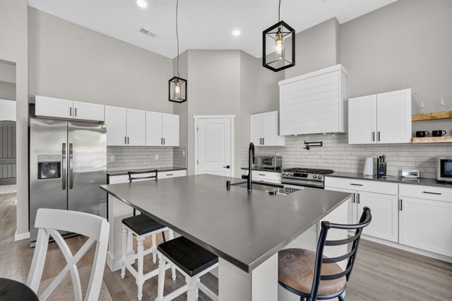 436 Dennis Court NE, Los Lunas, NM 87031