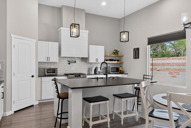 436 Dennis Court NE, Los Lunas, NM 87031