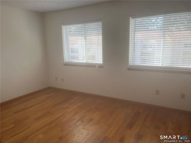 10 Macintosh Lane 10, Ansonia, CT 06478