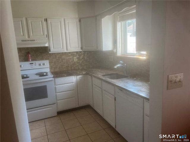 10 Macintosh Lane 10, Ansonia, CT 06478