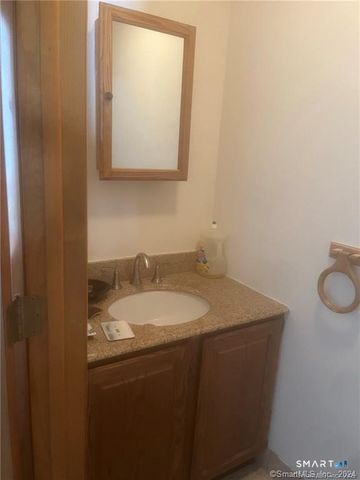 10 Macintosh Lane 10, Ansonia, CT 06478