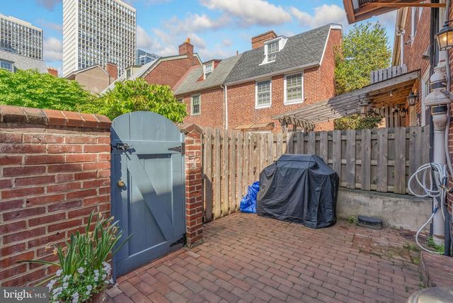 207 DELANCEY ST, Philadelphia, PA 19106