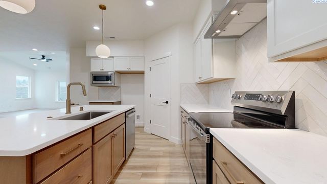 4537 Grove Court, West Richland, WA 99353