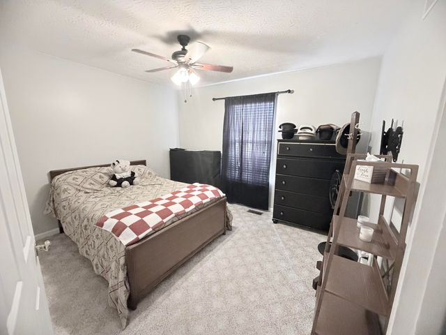 1896 Falcon Crest Circle, Hebron, KY 41048