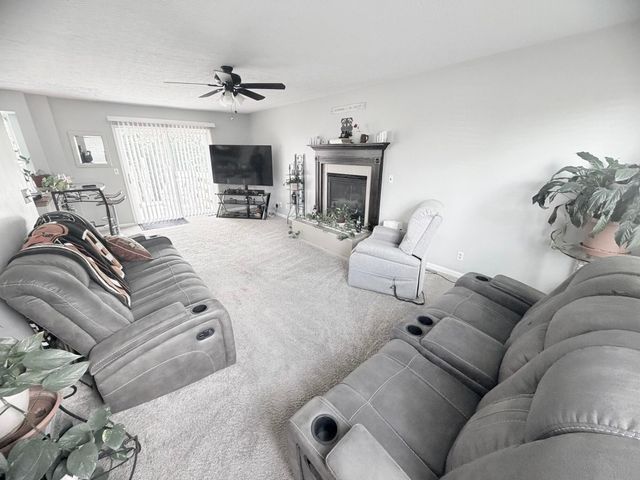 1896 Falcon Crest Circle, Hebron, KY 41048