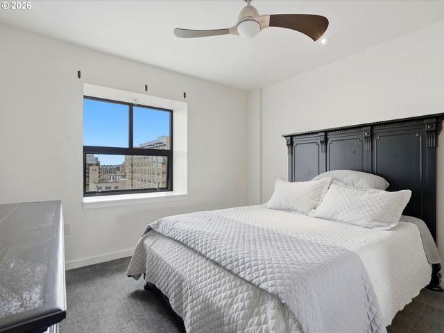 1025 Nw COUCH St, Portland, OR 97209