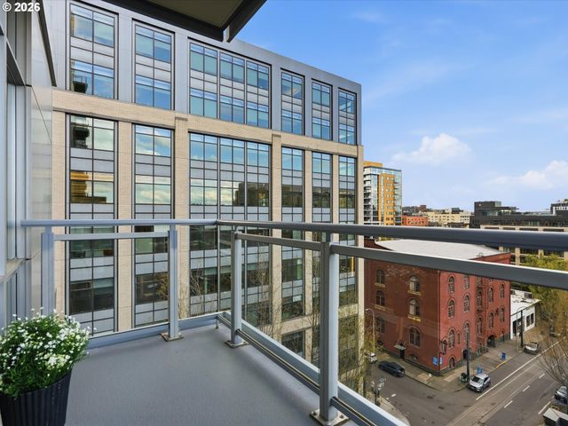 1025 Nw COUCH St, Portland, OR 97209