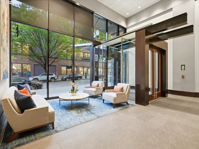 1025 Nw COUCH St, Portland, OR 97209