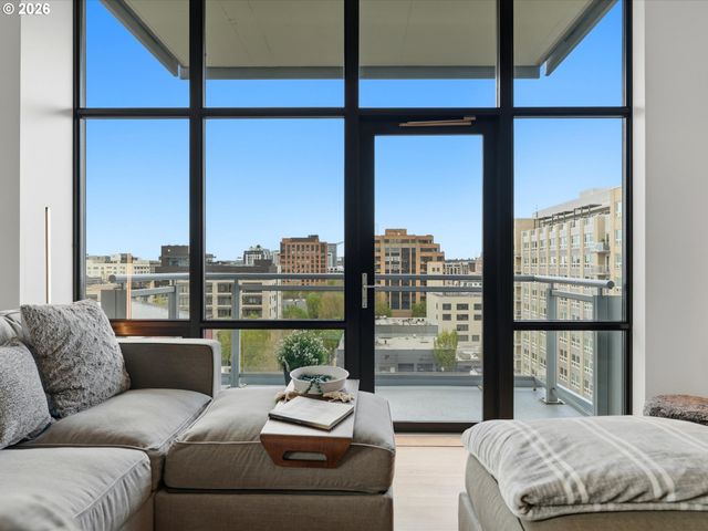 1025 Nw COUCH St, Portland, OR 97209