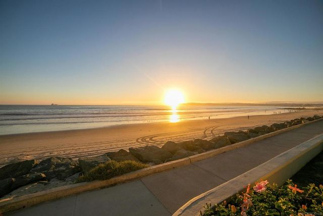 548 G Avenue, Coronado, CA 92118